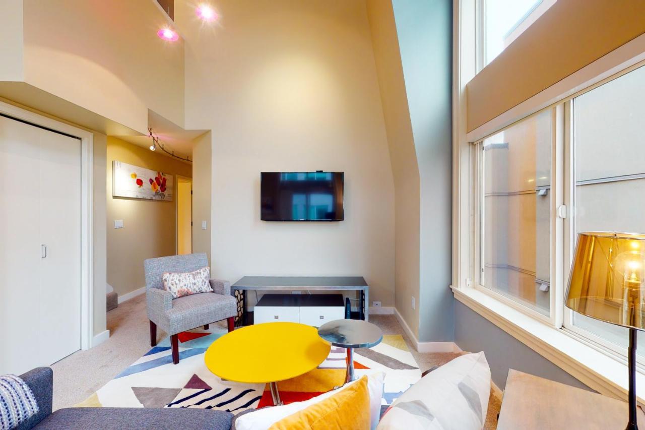 Belltown Court Sunset Suite Сиэтл Экстерьер фото