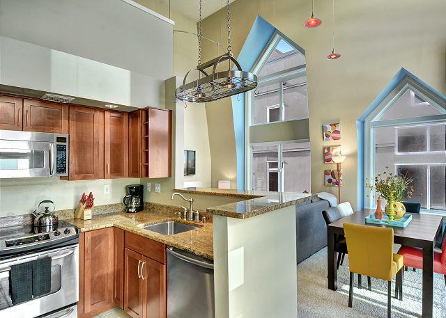 Belltown Court Sunset Suite Сиэтл Экстерьер фото